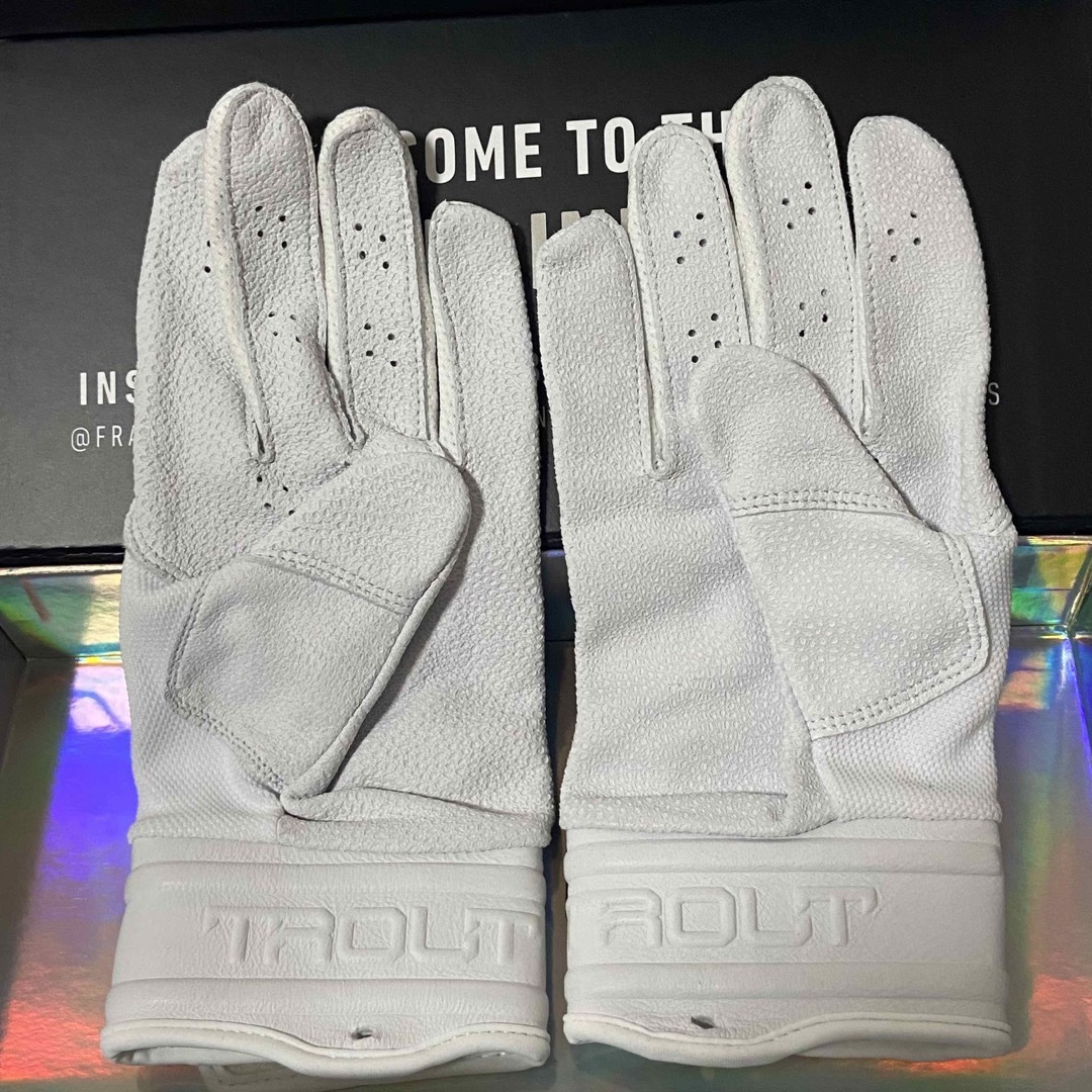 新品 NIKEトラウトエリート バッティンググローブ 白×金 Sサイズ 限定 新品 NIKEトラウトエリート バッティンググローブ 白×金 Sサイズ 限定