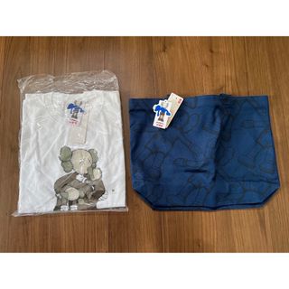 ユニクロ(UNIQLO)の新品ユニクロKaws Tシャツとトートバッグ(Tシャツ/カットソー(半袖/袖なし))