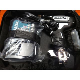 マキタ(Makita)の【美品】マキタ(makita) 充電式インパクトドライバ 白 TD110DSHS(工具)