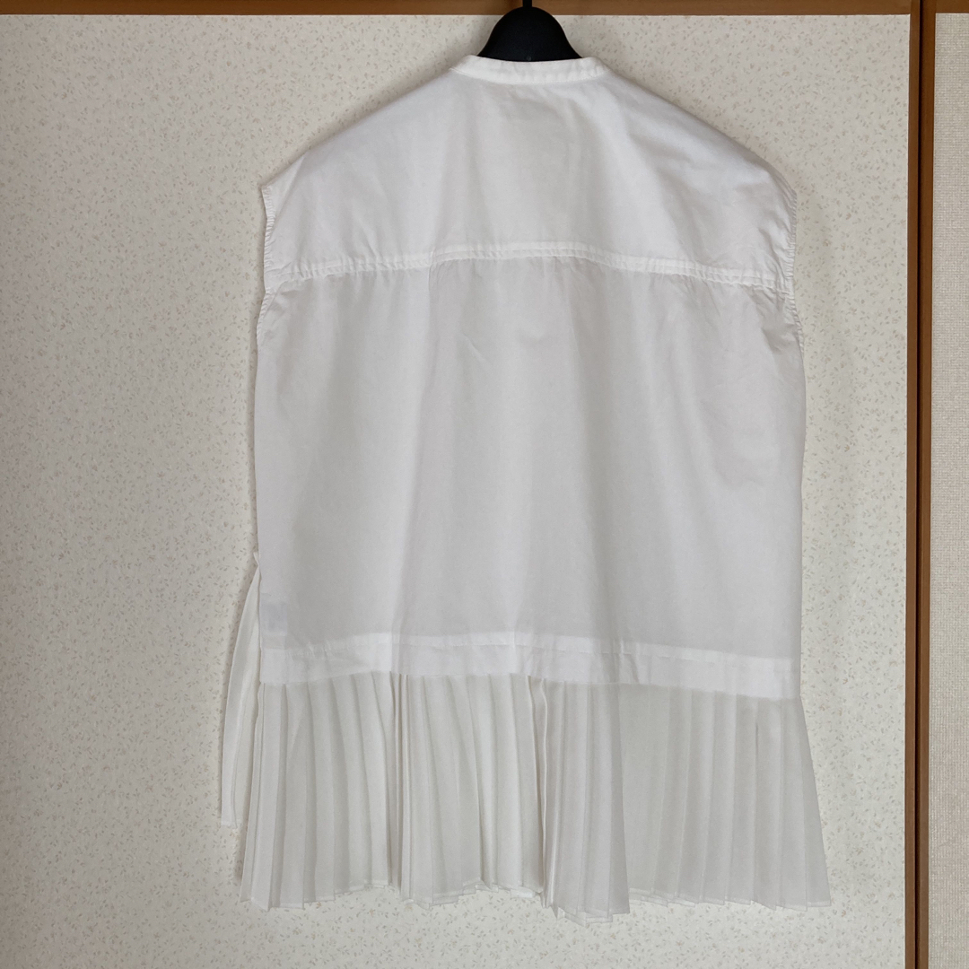 CLANE(クラネ)のクラネ　プリーツ レイヤーノースリーブブラウス　サイズ1 レディースのトップス(シャツ/ブラウス(半袖/袖なし))の商品写真