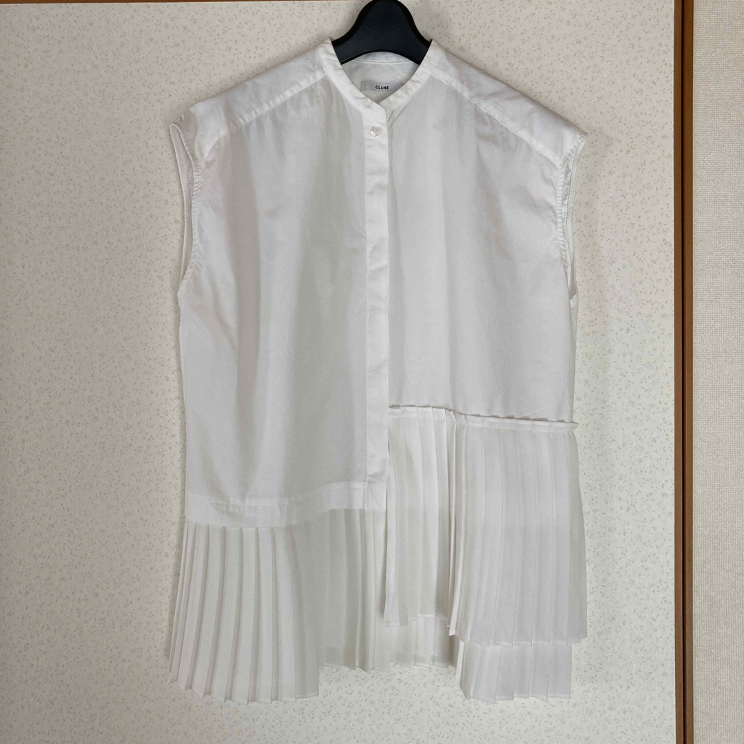 CLANE(クラネ)のクラネ　プリーツ レイヤーノースリーブブラウス　サイズ1 レディースのトップス(シャツ/ブラウス(半袖/袖なし))の商品写真