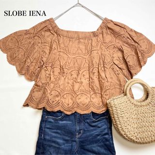 スローブイエナ(SLOBE IENA)の【美品】スローブイエナ　半袖ブラウス　ベージュカットワークレース　大人カジュアル(シャツ/ブラウス(半袖/袖なし))