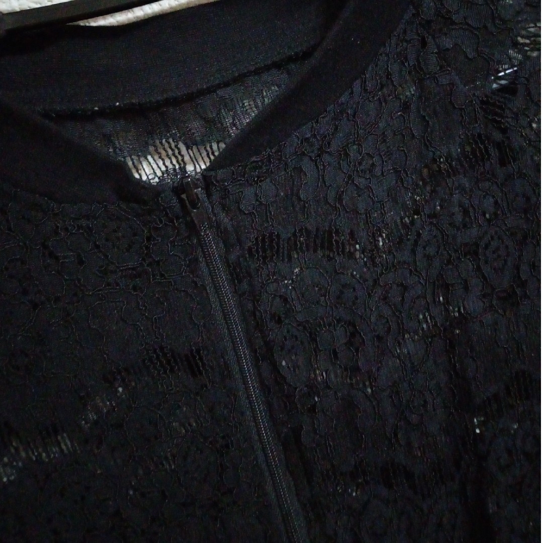 titty&co(ティティアンドコー)の✪ブラックレースブルゾンパフスリー 7分袖＆ titty＆Coショート丈トップス レディースのジャケット/アウター(ブルゾン)の商品写真