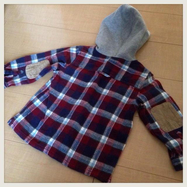 GAP(ギャップ)のGAPフード付きチェックシャツ キッズ/ベビー/マタニティのキッズ服男の子用(90cm~)(その他)の商品写真