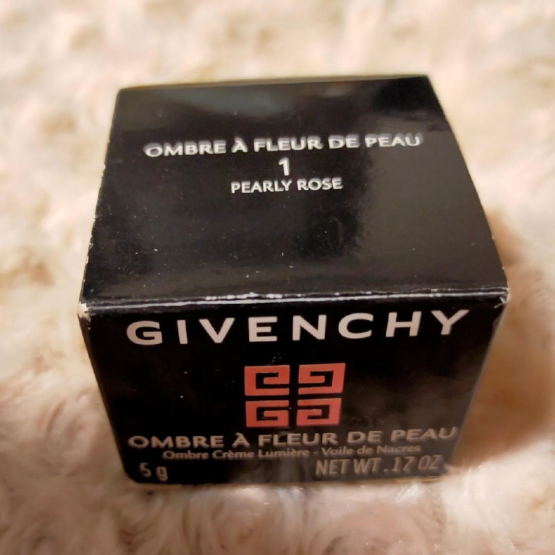 GIVENCHY(ジバンシィ)のジバンシイ　フルール　ド　ポー　1　アイシャドウ コスメ/美容のベースメイク/化粧品(アイシャドウ)の商品写真