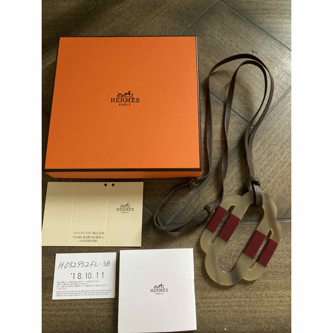 Hermes(エルメス)の新品未使用　エルメス　バッファローホーン  アトラージュ　ベージュ✖️ボルドー レディースのアクセサリー(ネックレス)の商品写真