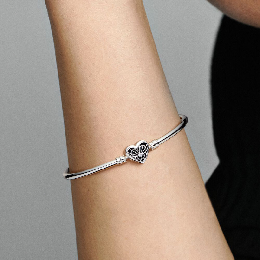 PANDORA(パンドラ)のPANDORA Bangle バングル ブレスレット正規品 限定品 17cm レディースのアクセサリー(ブレスレット/バングル)の商品写真