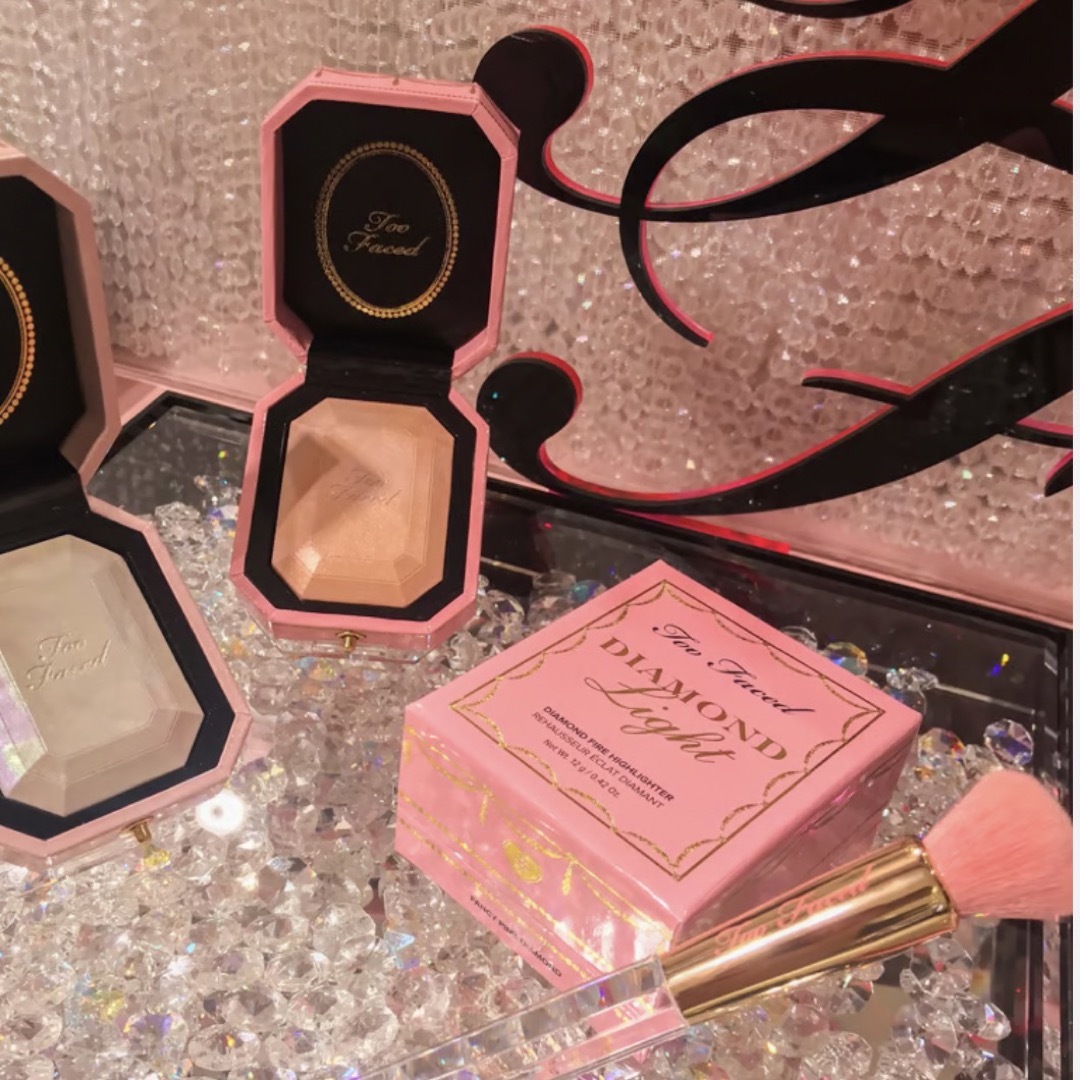 Too Faced(トゥフェイス)の新品✨トゥーフェイスド　限定　ハイライト　ハイライター コスメ/美容のベースメイク/化粧品(フェイスカラー)の商品写真