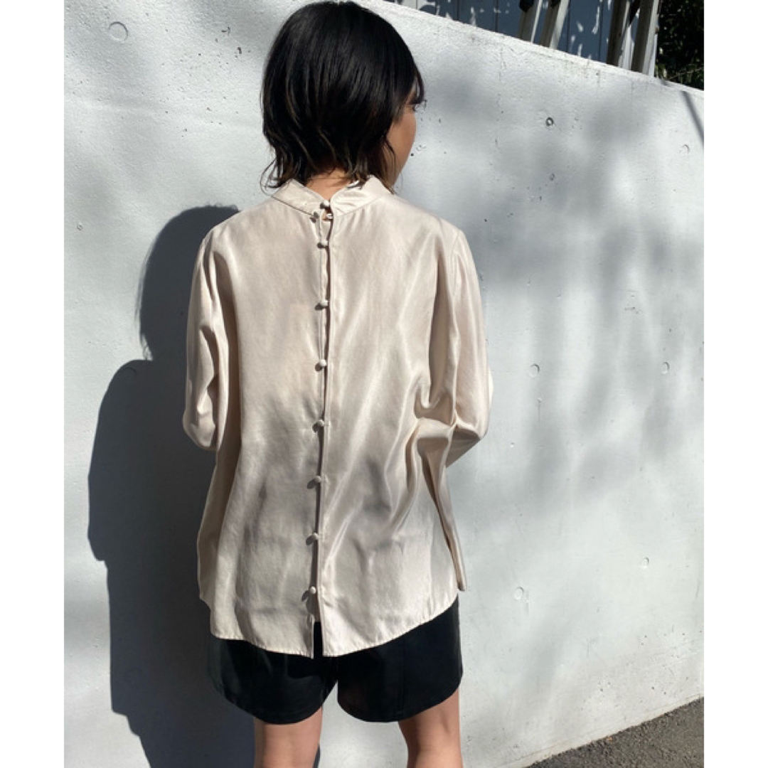 Ameri VINTAGE(アメリヴィンテージ)のAmeri ブラウス 2WAY BUTTON BLOUSE レディースのトップス(シャツ/ブラウス(長袖/七分))の商品写真