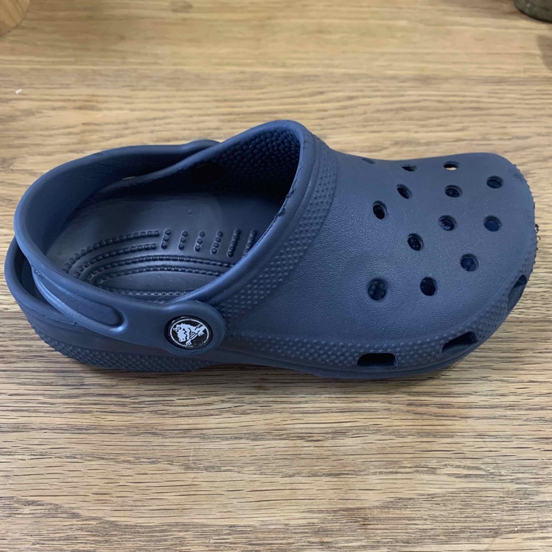 crocs(クロックス)のクロックス　クラシック　クロッグ　キッズ キッズ/ベビー/マタニティのキッズ靴/シューズ(15cm~)(サンダル)の商品写真