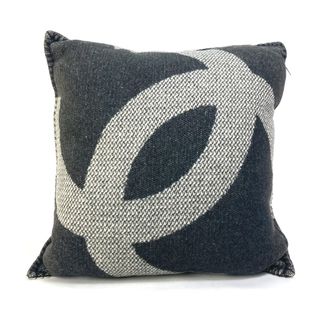 シャネル(CHANEL)のシャネル CHANEL CC ココマーク  18B ピロー 枕 インテリア バイカラー クッション ウール/カシミヤ ブラック 美品(クッション)