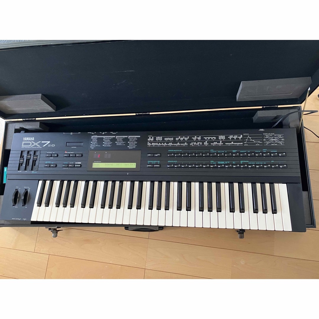 ヤマハ(ヤマハ)のYAMAHAシンセサイザーDX7Ⅱ-D 楽器の鍵盤楽器(キーボード/シンセサイザー)の商品写真