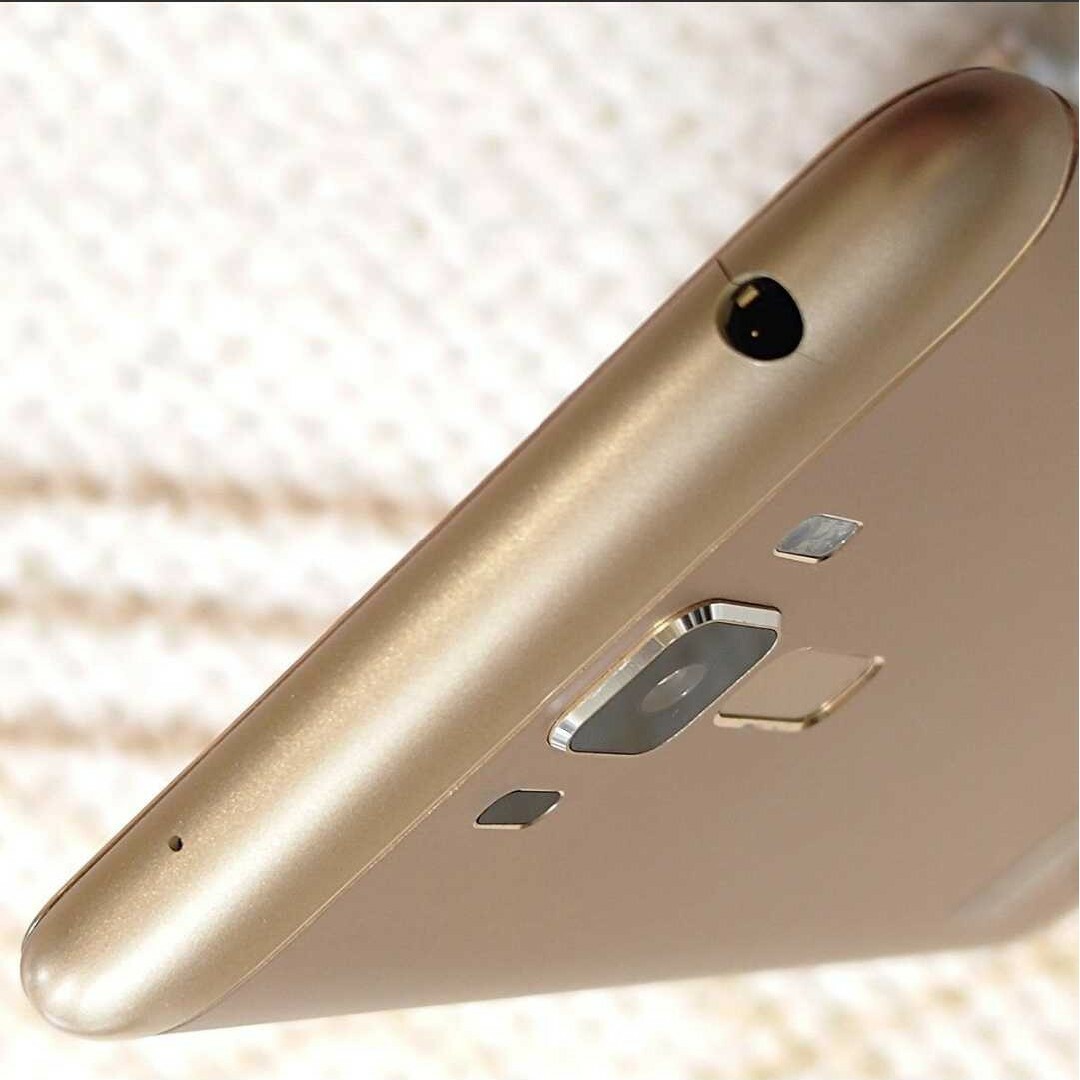 ASUS(エイスース)の専用⑰ZenFone 3 Laser ZC551KL 国内版【訳あり品】 スマホ/家電/カメラのスマートフォン/携帯電話(スマートフォン本体)の商品写真