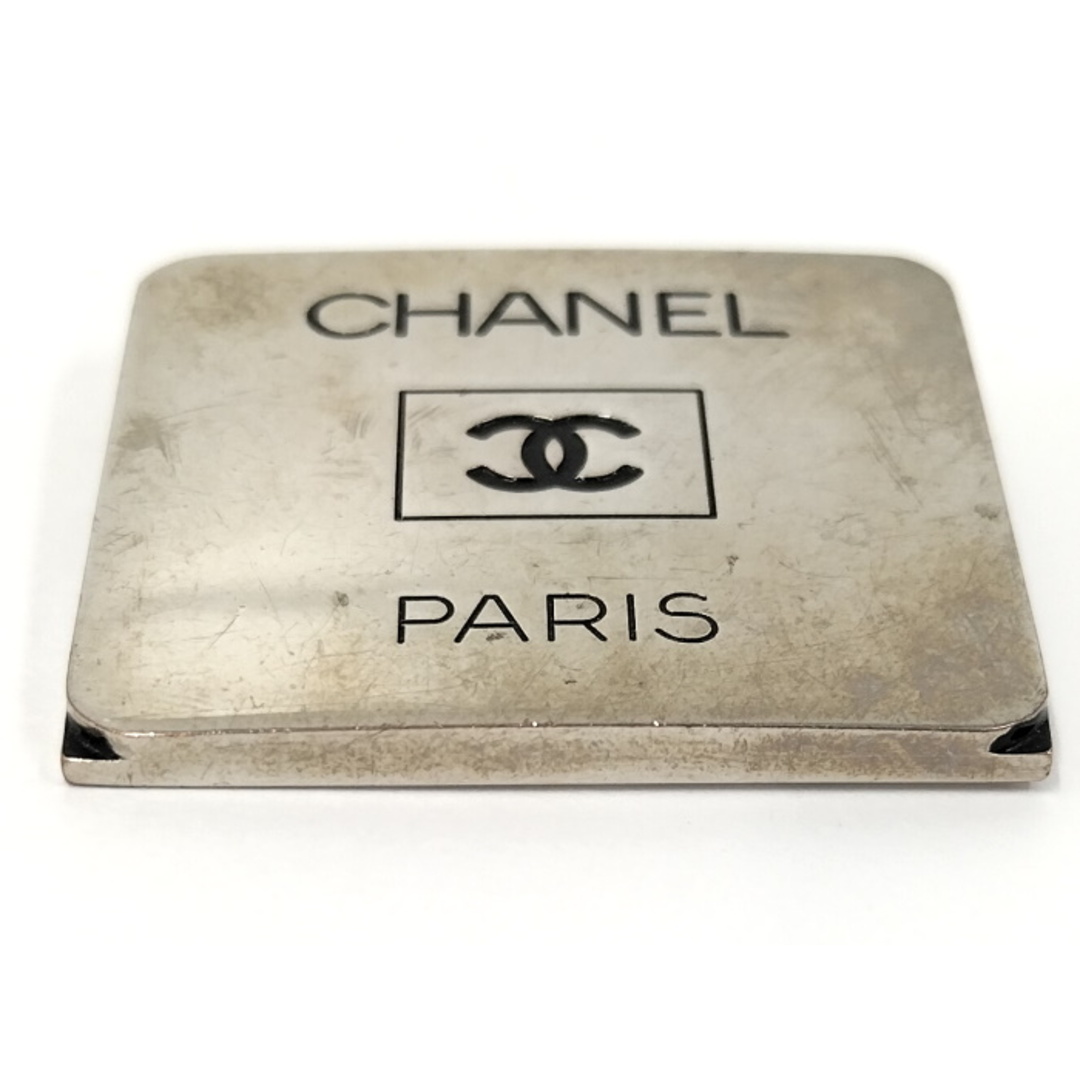 CHANEL(シャネル)のCHANEL ブローチ プレート ココマーク メッキ シルバー 97P レディースのアクセサリー(ブローチ/コサージュ)の商品写真