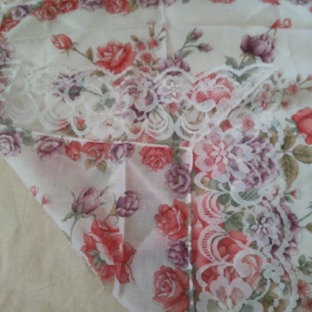 レース　ハンカチ　大判　花束　花柄　バラ　薔薇 レディースのファッション小物(ハンカチ)の商品写真