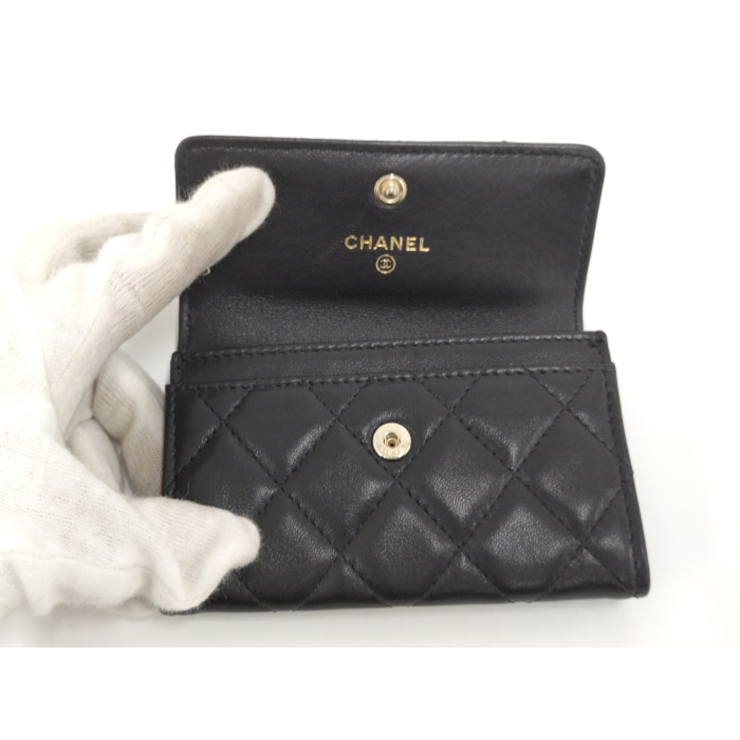 CHANEL(シャネル)のCHANEL カードケース カメリア レザー ラムスキン ブラック AP0054 レディースのファッション小物(名刺入れ/定期入れ)の商品写真