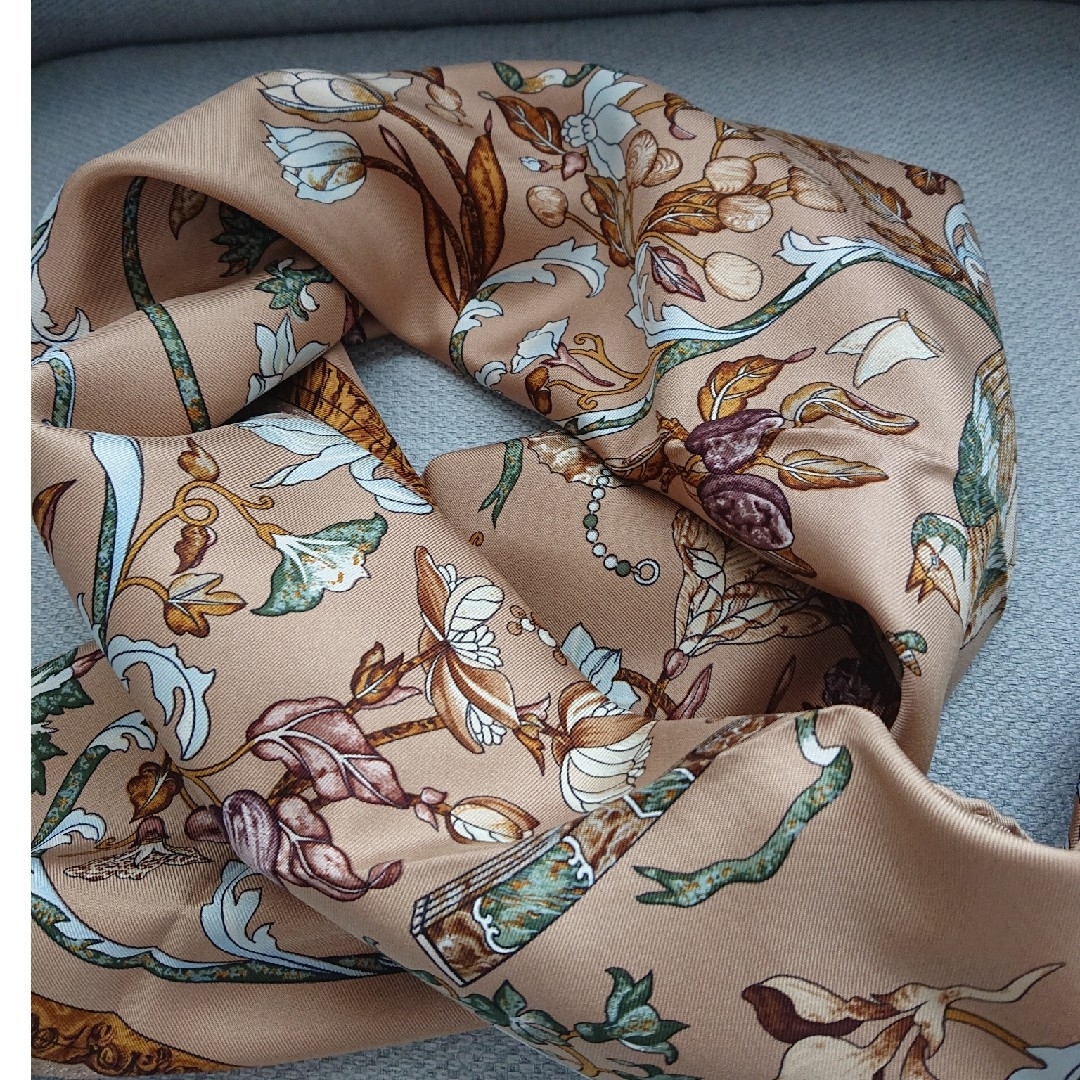 Hermes(エルメス)のエルメス☆カレ90美品スカーフ レディースのファッション小物(バンダナ/スカーフ)の商品写真