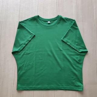 ユニクロ(UNIQLO)の新品　ユニクロ　UNIQLO　レディース　Tシャツ(Tシャツ(半袖/袖なし))