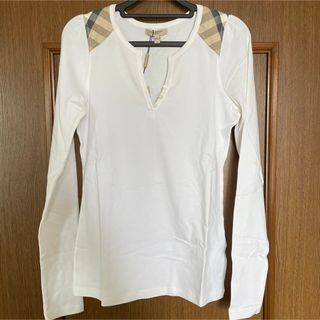 バーバリー(BURBERRY)の新品　バーバリー　ロンT  白　M(Tシャツ(長袖/七分))