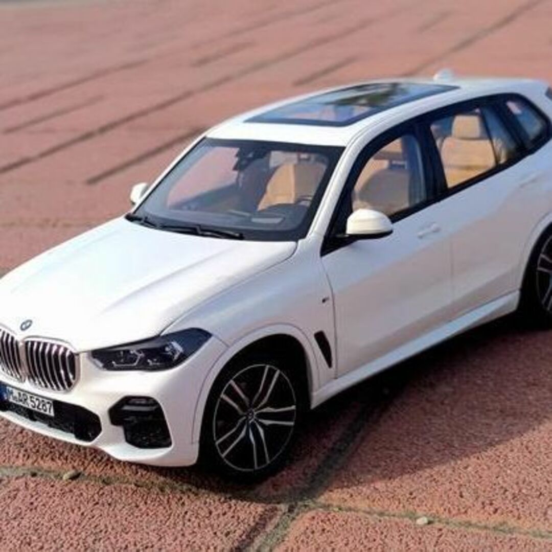 ミニカー ノレブ 1/18 BMW X5 G05 SUV 2019 ホワイトの通販 by Kei