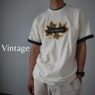 アートヴィンテージ(ART VINTAGE)の【vintage】カナダ製 メープル 金刺繍 クルーネック レトロ Tシャツ 白(Tシャツ/カットソー(半袖/袖なし))