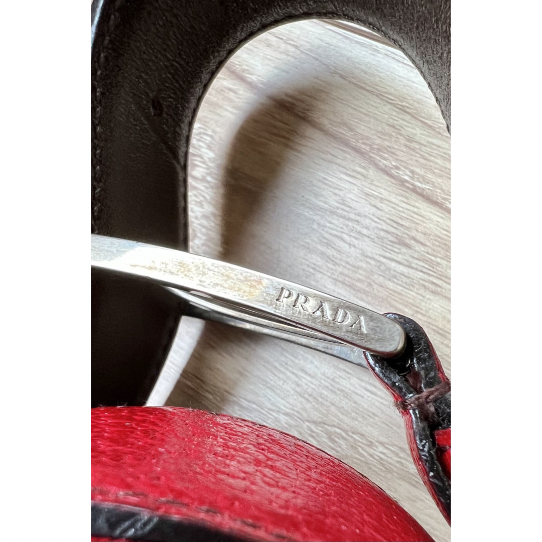PRADA(プラダ)の極彩の深紅だが品性を保つ「PRADA」カーフより高級な"アメ豚"ベルト メンズのファッション小物(ベルト)の商品写真