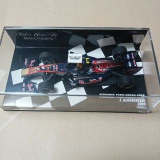 ピーエムエー(PMA)のPMA1/43スクーデリアトロロッソSTR52010#17完成品(ミニカー)