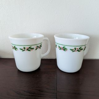 パイレックス(Pyrex)のコーニング　マグカップ　Holly Days(グラス/カップ)