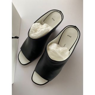 ハイク(HYKE)のHYKE LEATHER MULES (OPEN TOE) 25cm(サンダル)