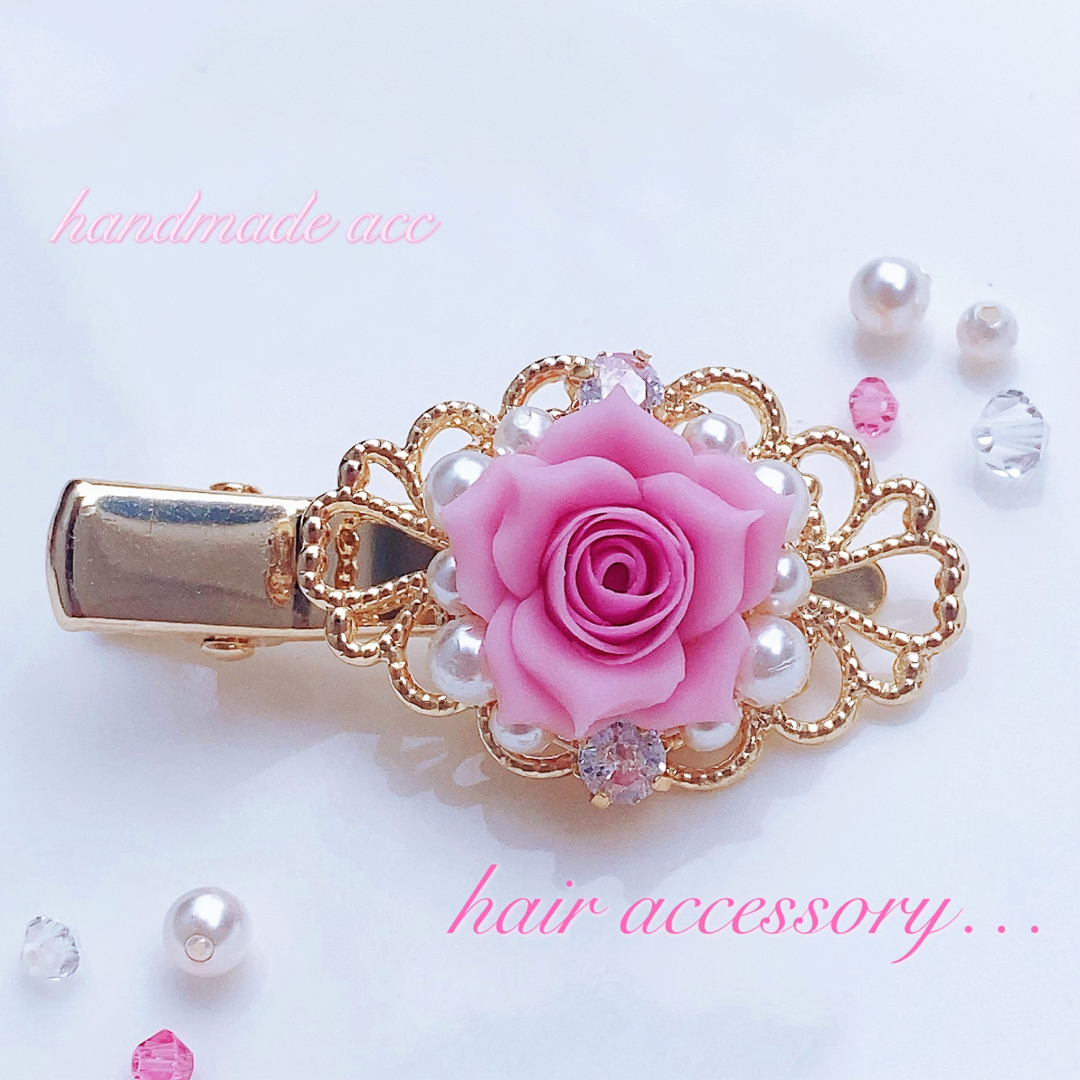 270.薔薇　ピンク　パール　ハンドメイドヘアクリップ　ゴールド ハンドメイドのアクセサリー(ヘアアクセサリー)の商品写真