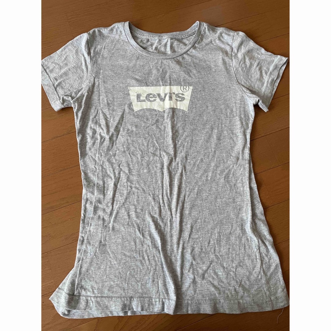 Levi's(リーバイス)のリーバイス　Tシャツ　グレーM レディースのトップス(Tシャツ(半袖/袖なし))の商品写真