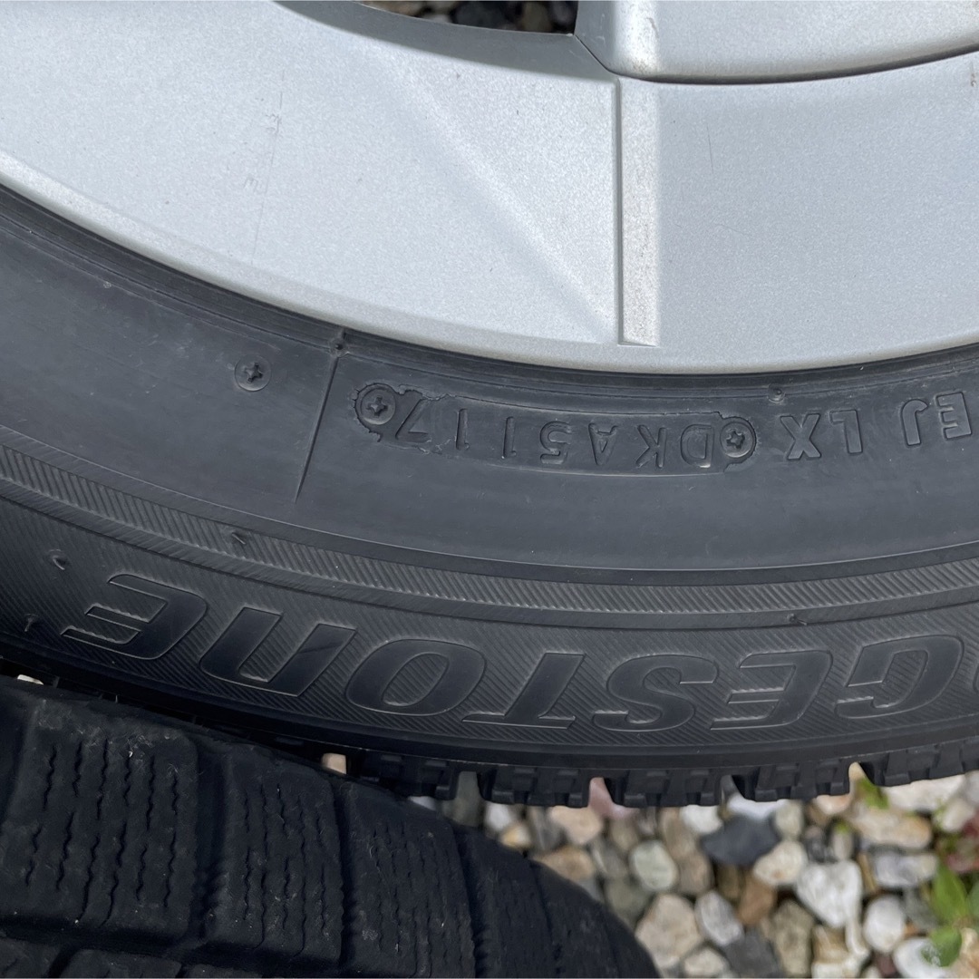 BRIDGESTONE(ブリヂストン)のプリウス　20 スタッドレスタイヤ　ブリジストン　185/65r15 4本セット 自動車/バイクの自動車(タイヤ・ホイールセット)の商品写真