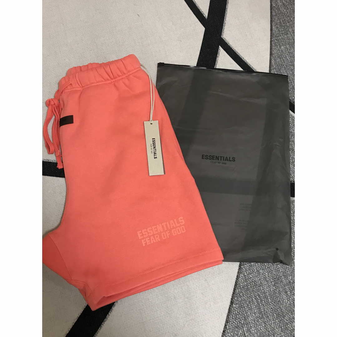 FEAR OF GOD - FOG Essentials ショートパンツ CORAL Lサイズの通販 by ...