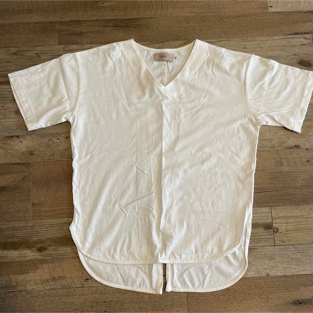 AZUL by moussy(アズールバイマウジー)のAZUL by MOUSSY 白トップス レディースのトップス(Tシャツ(半袖/袖なし))の商品写真