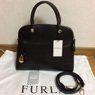 フルラ(Furla)の大人気❤︎フルラ パイパー Mサイズ 定番オニキス (ハンドバッグ)