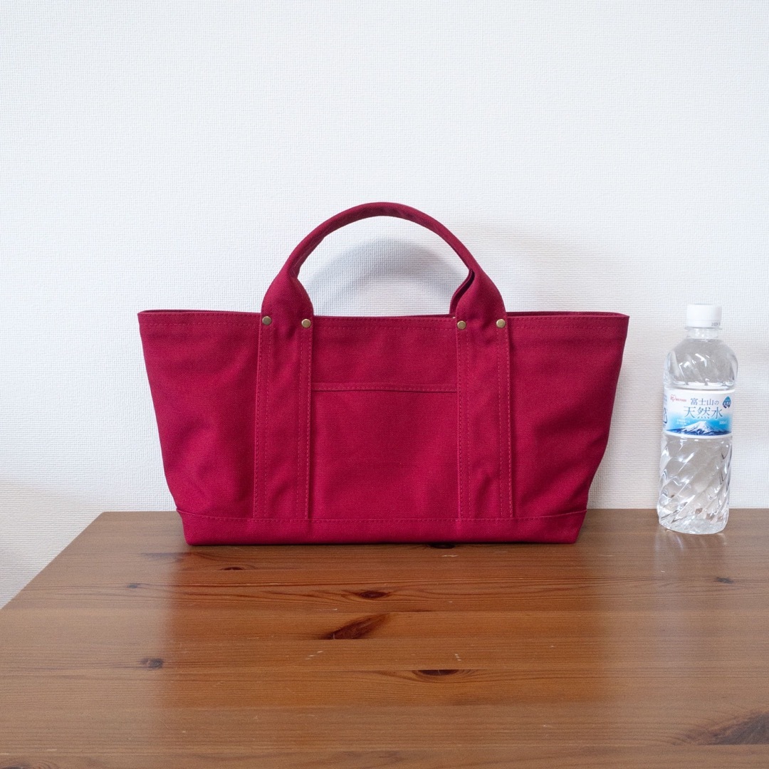 ハンドメイド　帆布A5トートバッグ幅広　赤 ハンドメイドのファッション小物(バッグ)の商品写真
