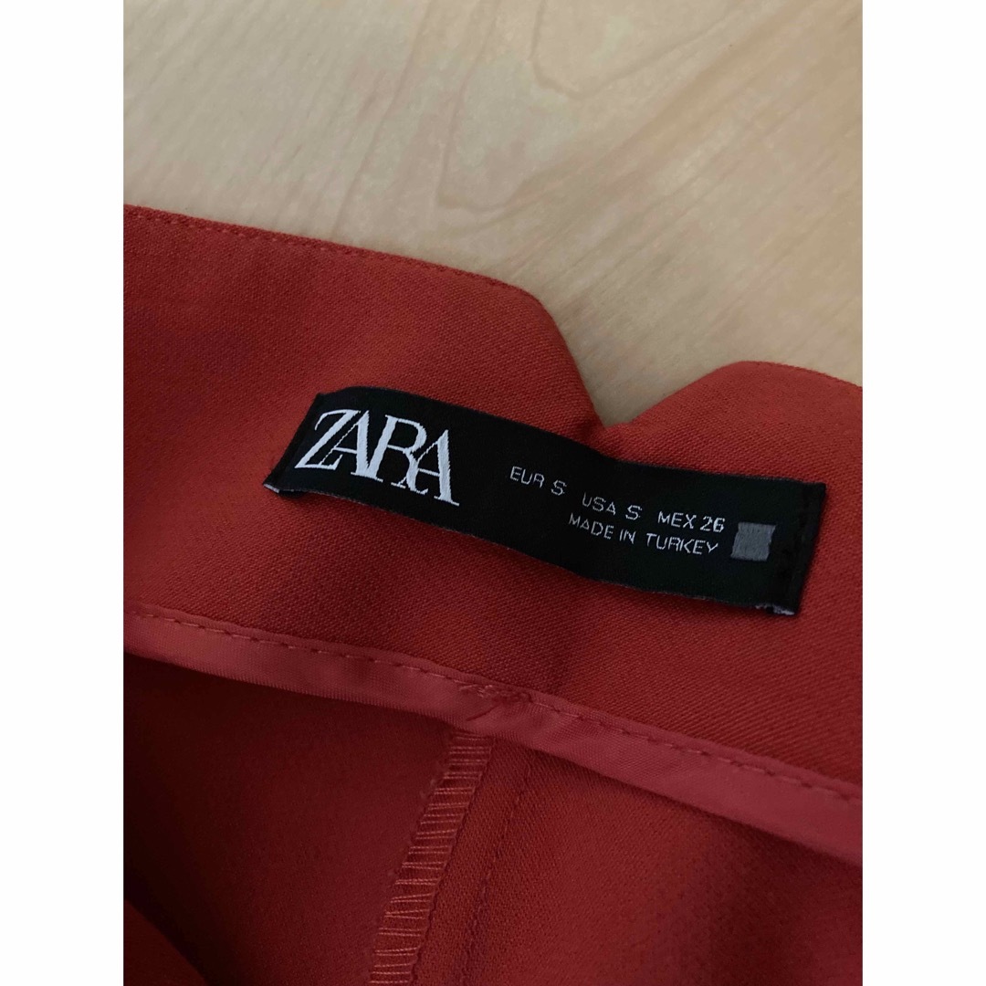 ZARA(ザラ)のZARA ザラ　ハイウエストパンツ　朱赤　S レディースのパンツ(その他)の商品写真