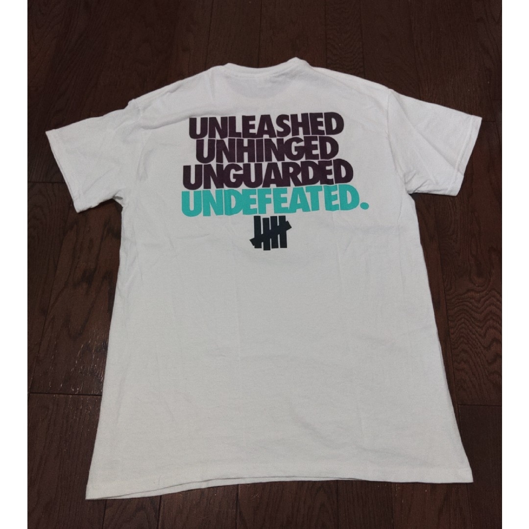 UNDEFEATED(アンディフィーテッド)のUNDEFEATED Tシャツ　M　白 メンズのトップス(Tシャツ/カットソー(半袖/袖なし))の商品写真