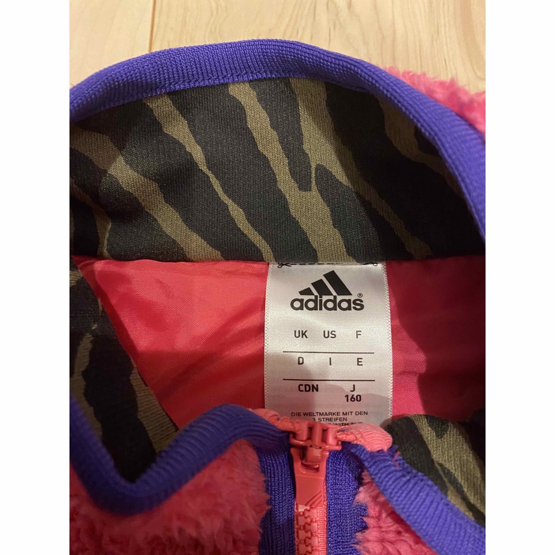 adidas(アディダス)のadidas アディダス フリースジャケット キッズ/ベビー/マタニティのキッズ服女の子用(90cm~)(ジャケット/上着)の商品写真