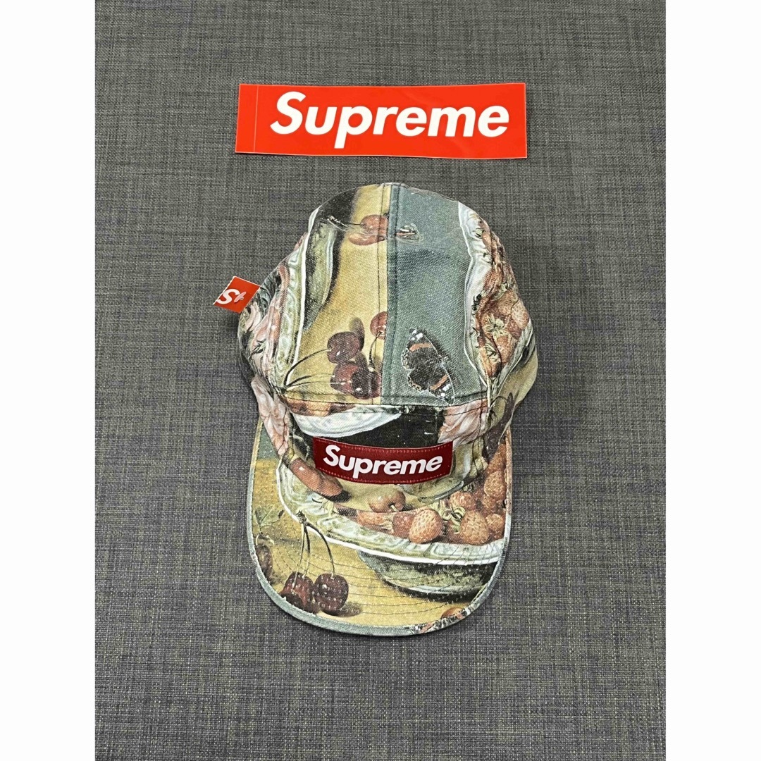 Supreme(シュプリーム)のSupreme Strawberries Camp Cap シュプリーム 新品 メンズの帽子(キャップ)の商品写真