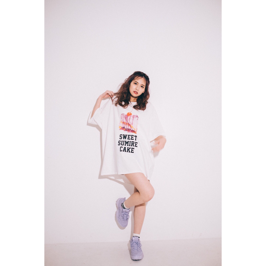 MILKBOY(ミルクボーイ)のMILKBOY×佐藤すみれ コラボSWEET SUMIRE CAKE Tシャツ メンズのトップス(Tシャツ/カットソー(半袖/袖なし))の商品写真