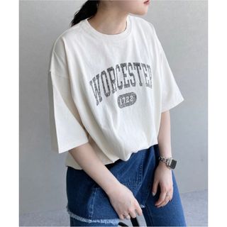 ローリーズファーム(LOWRYS FARM)の今季　新品　ローリーズファーム  カコウカレッジロゴＴシャツ(Tシャツ(半袖/袖なし))