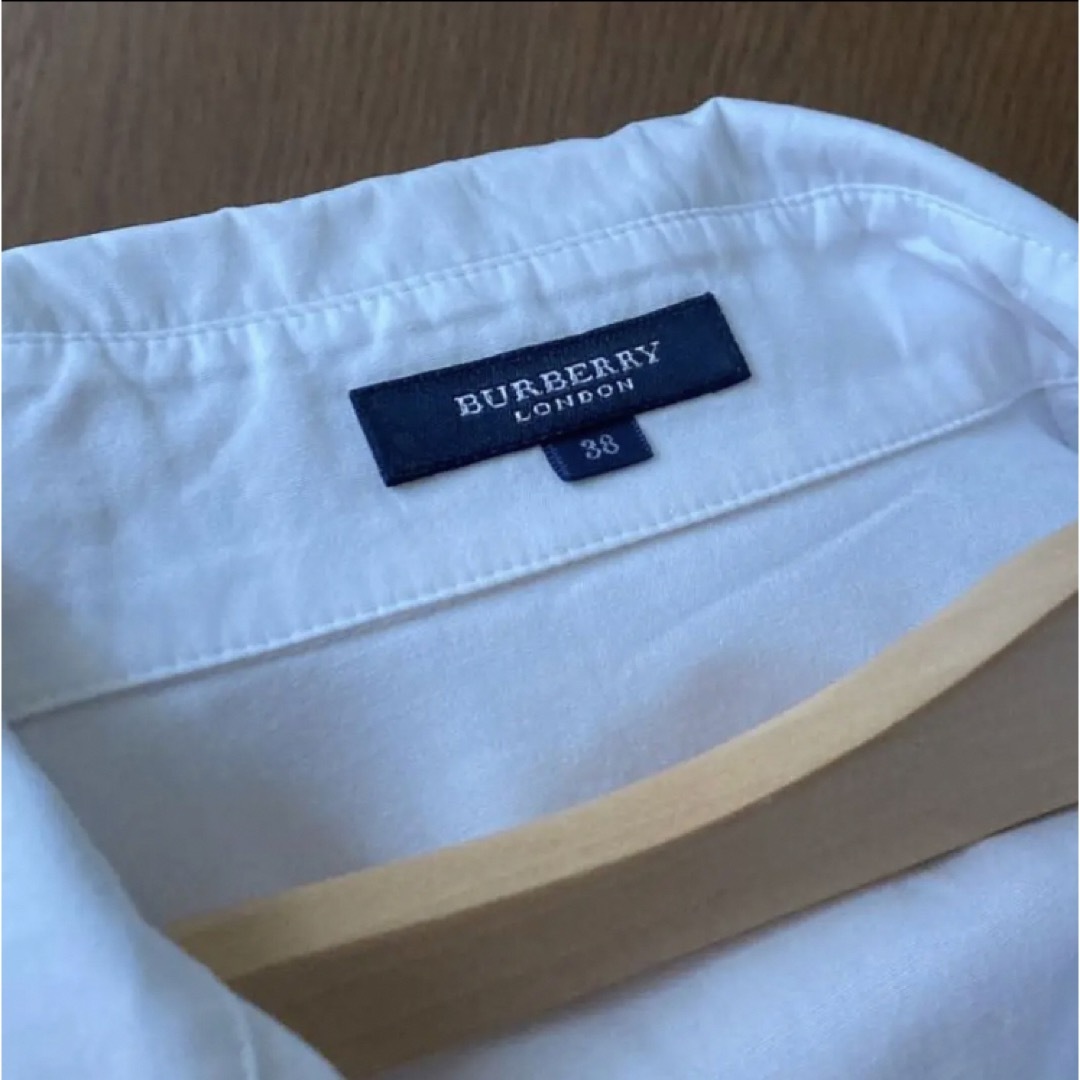 BURBERRY(バーバリー)のバーバリー　七分袖　シャツ　ブラウス　白　お袖　折り返し　チェック　春　夏　 レディースのトップス(シャツ/ブラウス(長袖/七分))の商品写真