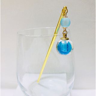 ガラスビーズとアクリルパーツのかんざし  水色系(和装小物)