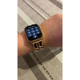 アップルウォッチ(Apple Watch)のyk様専用　アップルウォッチSE 40mm GPS モデル　値下げ(腕時計(デジタル))