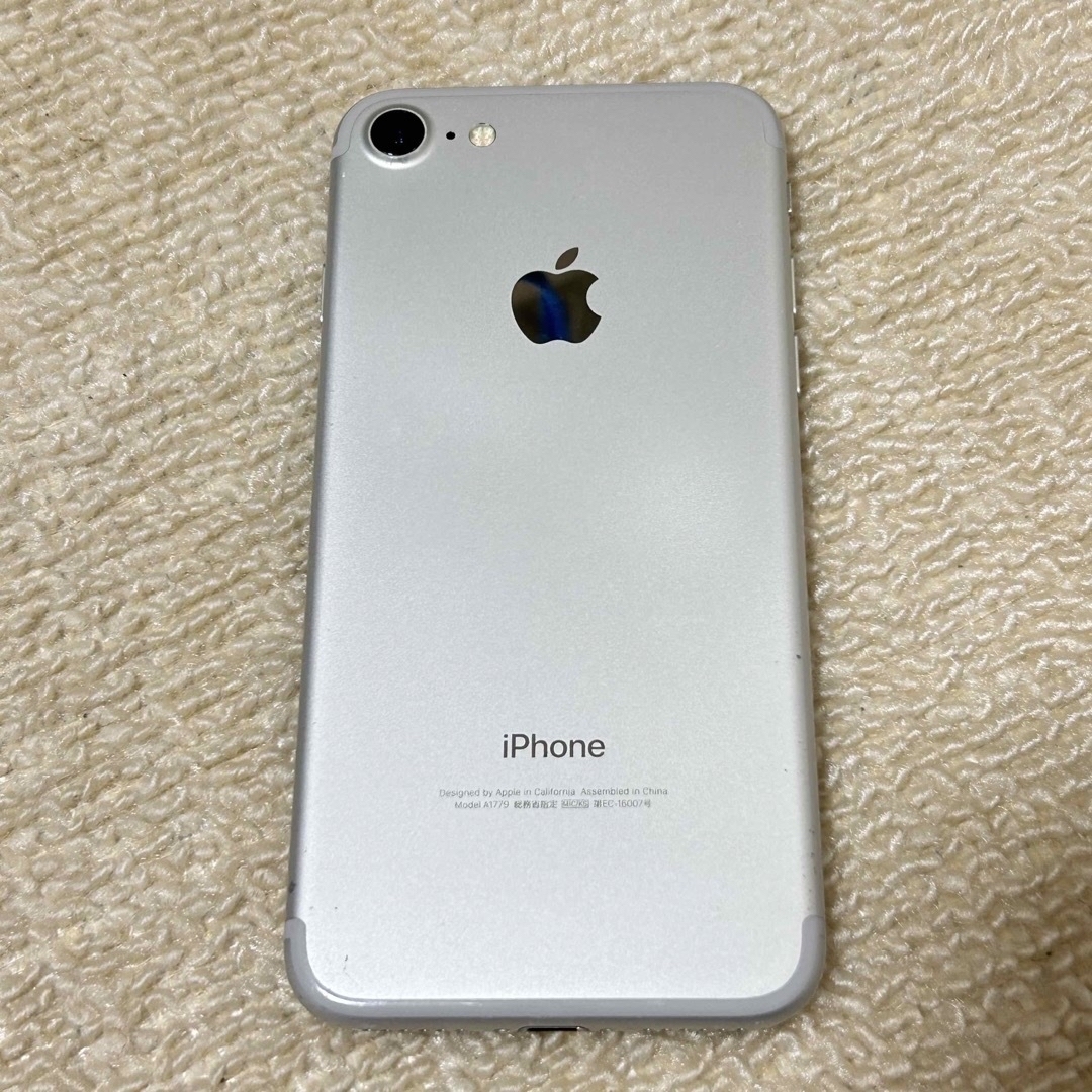 Apple(アップル)のiPhone 7 128GB ドコモ スマホ/家電/カメラのスマートフォン/携帯電話(スマートフォン本体)の商品写真