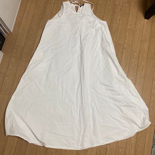 ザラ(ZARA)のzara 白ワンピース　M(ロングワンピース/マキシワンピース)