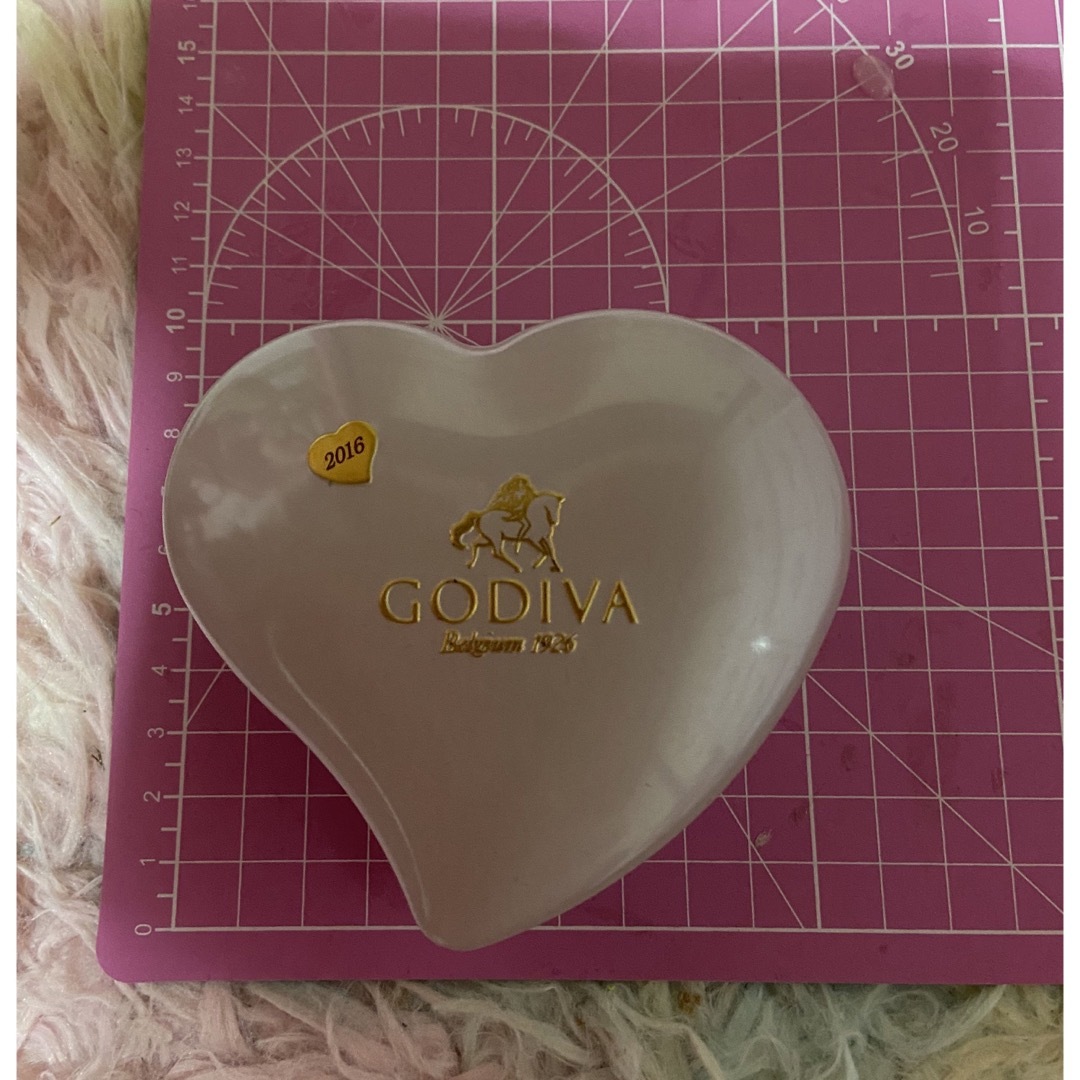 GODIVA 缶 インテリア/住まい/日用品のキッチン/食器(容器)の商品写真