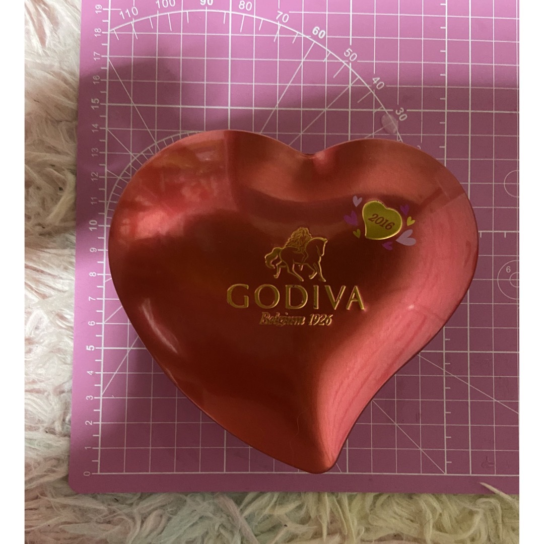 GODIVA 缶 インテリア/住まい/日用品のキッチン/食器(容器)の商品写真