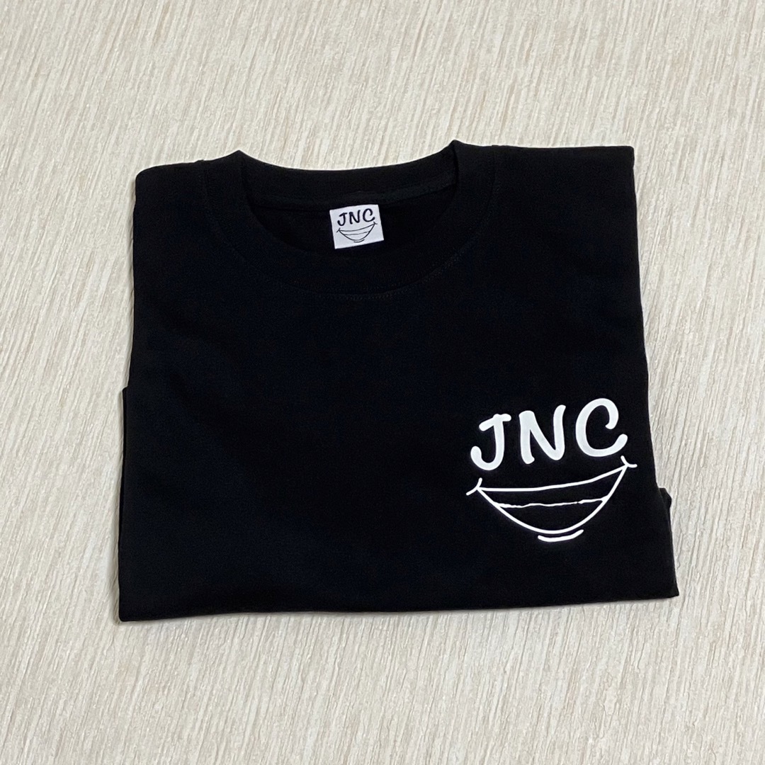 Johnny's(ジャニーズ)の【新品】ジャにのちゃんねる Tシャツ グッズ 黒 ブラック Lサイズ エンタメ/ホビーのタレントグッズ(アイドルグッズ)の商品写真